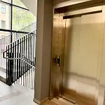 Cohost I Nicely Designed New Apt W-Garage Parking & Self Check-In